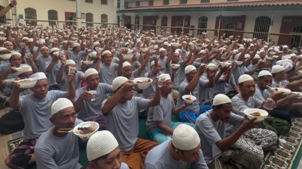 Rayakan Iduladha, Warga Binaan Lapas Mojokerto Santap 5.500 Tusuk Sate Mandora