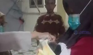 Bayi Baru Lahir Ditemukan di Depan Rumah Warga Jombang, Begini Kondisinya