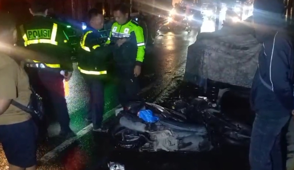 Satu Keluarga Kecelakaan di Jombang, Suami Tewas Terlindas Truk, Istri dan Anak Luka