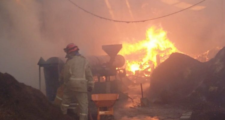 Kebakaran Pabrik Serbuk di Jombang, Bangunan Hangus Terbakar