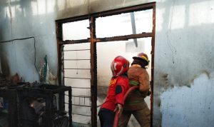 Korsleting Listrik, Rumah, Motor dan Uang Belasan Juta di Jombang Hangus Terbakar