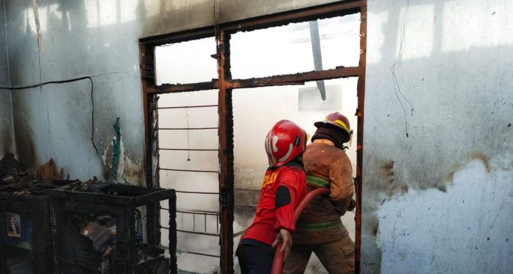 Korsleting Listrik, Rumah, Motor dan Uang Belasan Juta di Jombang Hangus Terbakar