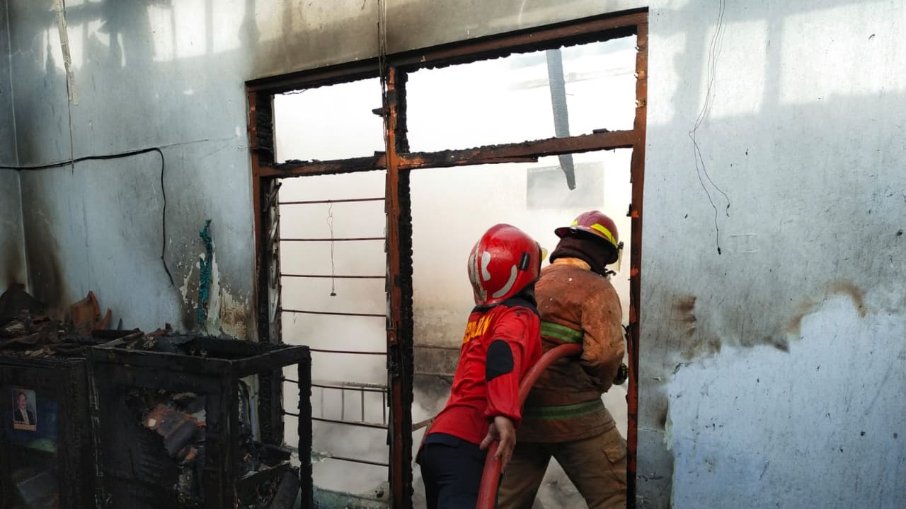 Korsleting Listrik, Rumah, Motor dan Uang Belasan Juta di Jombang Hangus Terbakar