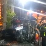 Pesepeda Angin Ditabrak Sepeda Motor Hingga Terpental di Jalan Gelap