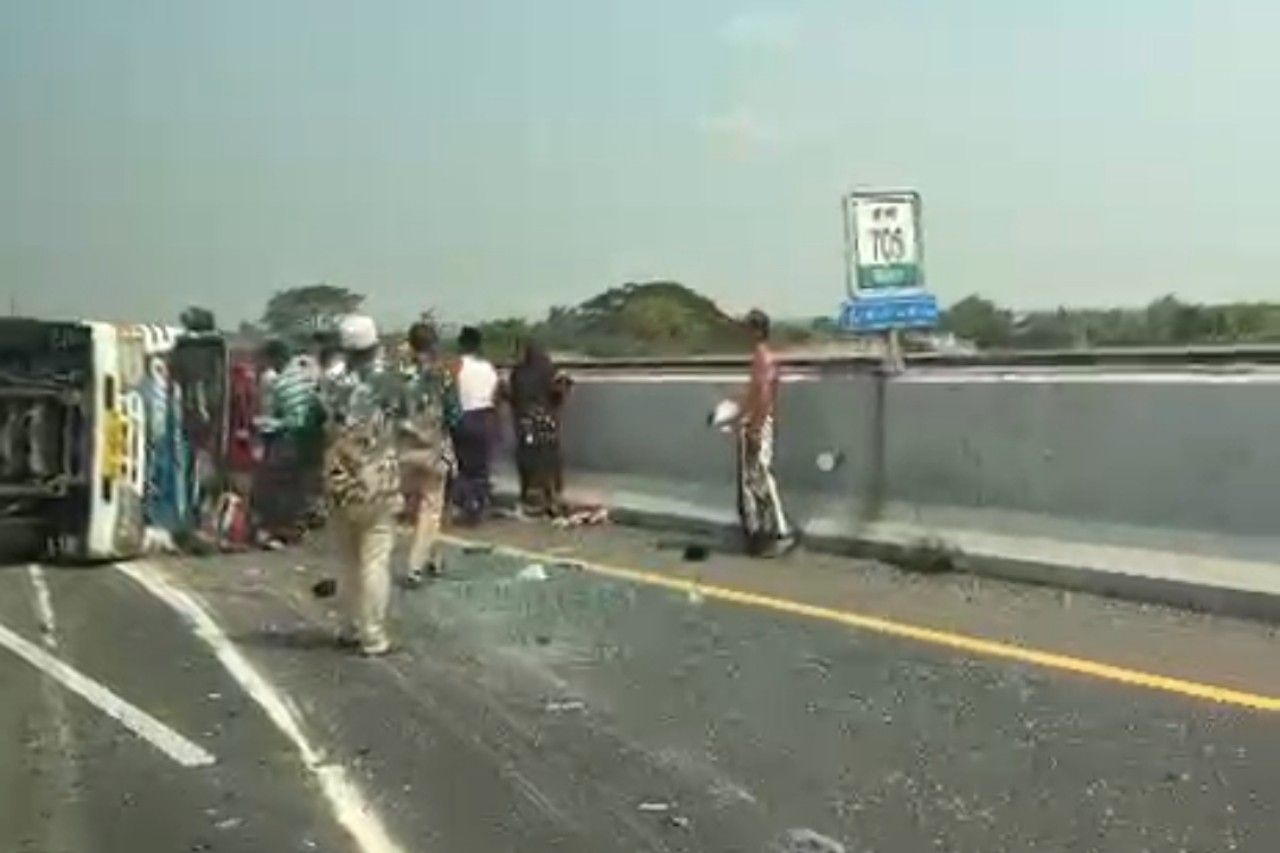 Minibus Rombongan Pengantin Kecelakaan di Tol Jombang-Mojokerto, Identitas 10 Orang Luka