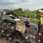 Kecelakaan Maut Rombongan Anggota DPR RI  di Tol Paspro: 2 Tewas, Mobil Hancur