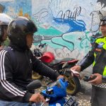Bandel, Pengendara Motor Lawan Arus Kena ETLE Handheld di Nganjuk