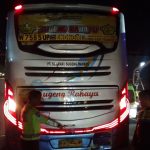 Warga Trenggalek Tabrak Belakang Bus yang Berhenti Turunkan Penumpang di Jombang