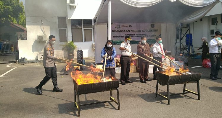 Pemusnahan barang bukti kediri 1,9 Kg Sabu dan 750 Ribu Pil Dobel L Dimusnahkan di Kediri
