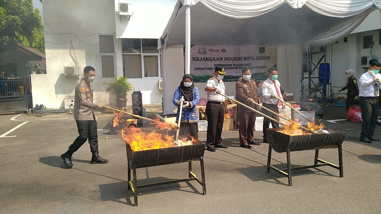 1,9 Kg Sabu dan 750 Ribu Pil Dobel L Dimusnahkan di Kediri