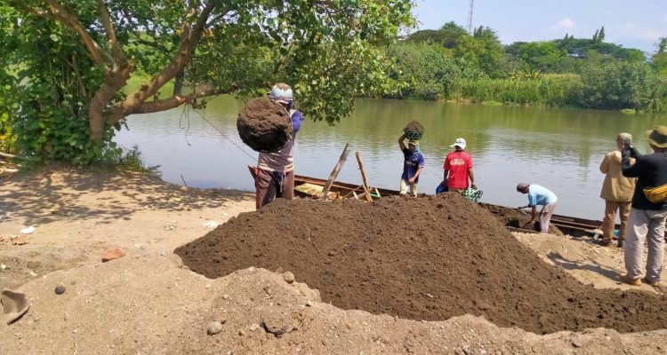 Penambang Pasir Manual di Kediri Tegaskan Jaga Lingkungan, Tidak Merusak Lingkungan