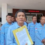 Tak Ada Petugas, Pendemo Gagal Serahkan Laporan Dugaan Korupsi ke Kejari Kota Kediri