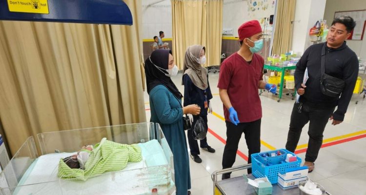 Penemuan Bayi Kediri Warga Kediri Geger! Bayi Perempuan Baru Dilahirkan Dibuang di Pinggir Sawah