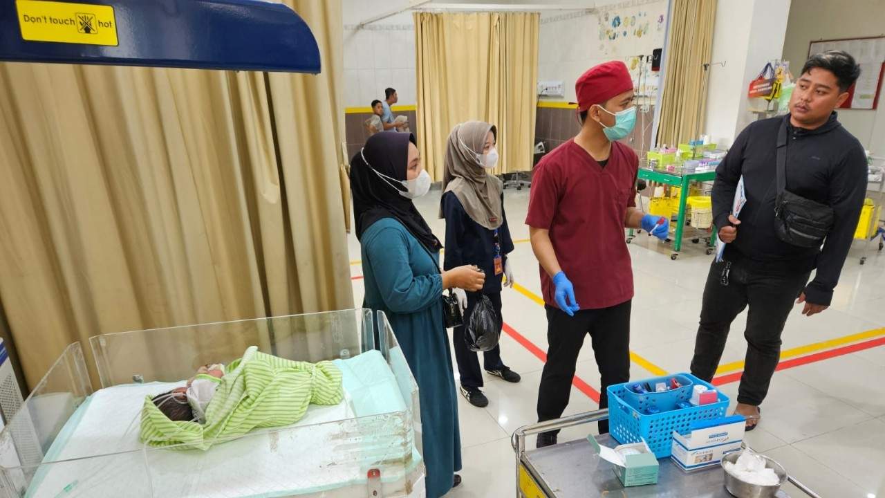 Warga Kediri Geger! Bayi Perempuan Baru Dilahirkan Dibuang di Pinggir Sawah