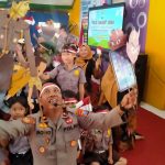 Polisi wayang karton Dongeng Wayang Karton Jadi Media Edukasi Anak TK di Kediri
