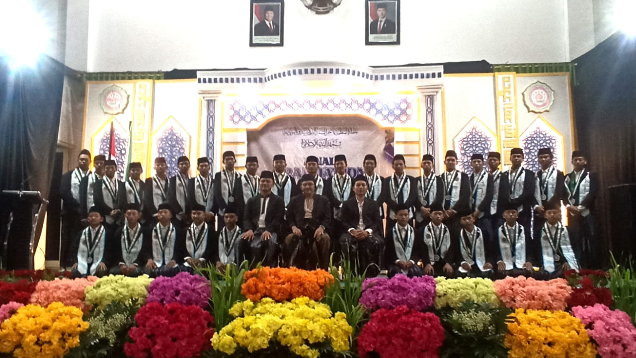 Wisuda 168 Santri Al Madienah Jombang, Lulusan Berakhlak dan Kuasai Bahasa Inggris