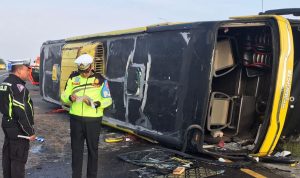 9 Korban Luka Kecelakaan Bus Patas Tabrak Beton dan Terguling di Tol Jombang-Mojokerto