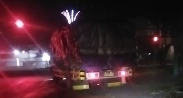 Warga Rekam Detik-detik Truk Kabur Setelah Tabrak 3 Remaja Hingga Tewas di Jombang