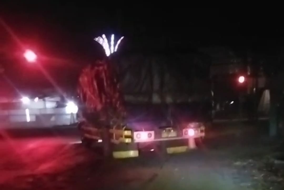 Warga Rekam Detik-detik Truk Kabur Setelah Tabrak 3 Remaja Hingga Tewas di Jombang