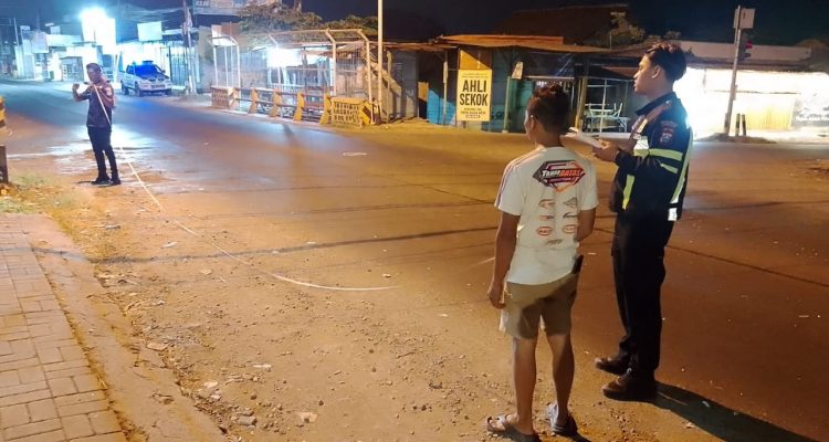 1001946549 Pemotor Terobos Lampu Merah Kecelakaan dengan Truk di Jombang, 1 Tewas 2 Luka