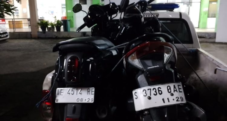 Kakek Bonceng Nenek Tabrakan Motor di Ploso Jombang, 3 Orang Luka-luka