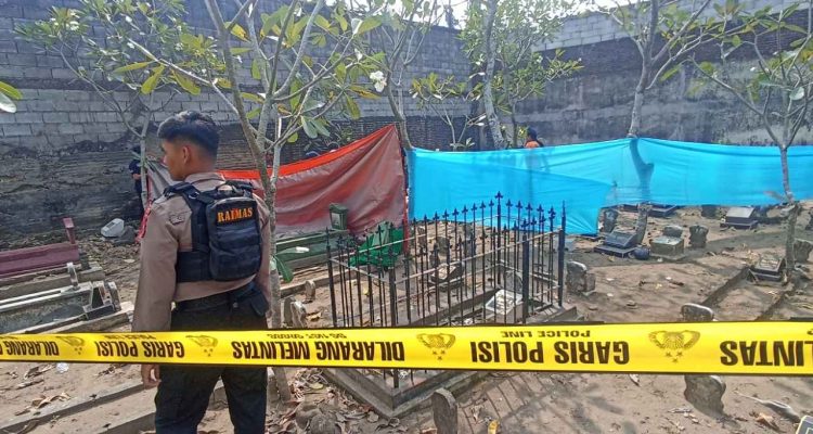 Polisi Bongkar Makam Wanita Korban Penganiayaan Kakak Kandung di Kos Jombang