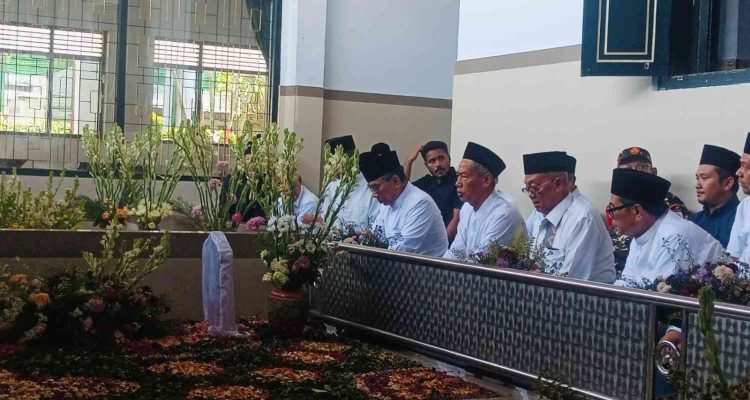 Gus Yahya Ziarah Ploso Gus Yahya Ziarah ke Makam Masyayikh Ponpes Al-Falah Ploso Kediri