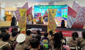 Polisi Hadirkan Wayang Edukasi Anak Makan Sehat di Kediri