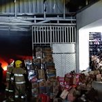 Gudang Tumpukan Kertas di Kediri Terbakar Hebat, 7 Unit Damkar Dikerahkan
