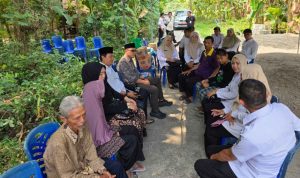 Blora, Jurnal Jatim - Pengasuh Pondok Pesantren Khozinatul Ulum 3 Al Mubarok sekaligus Anggota Komisi D DPRD Blora Fraksi PKB, Ahmad Fahim Mulabby atau Gus Fahim, mengunjungi