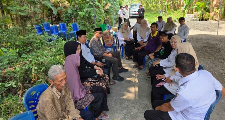 Kunjungan Gus Fahim Blora, Jurnal Jatim - Pengasuh Pondok Pesantren Khozinatul Ulum 3 Al Mubarok sekaligus Anggota Komisi D DPRD Blora Fraksi PKB, Ahmad Fahim Mulabby atau Gus Fahim, mengunjungi