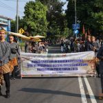 Peserta pawai budaya rsud Kertosono RSUD Kertosono Dalam Boyong Dan Sedekah Bumi Hambangun Projo 2026 di Nganjuk