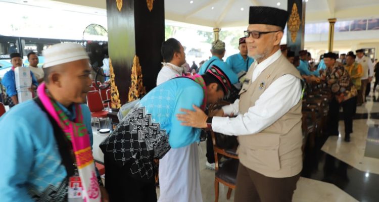 Sambut haji Jombang 1.259 Jemaah Haji Jombang Kembali ke Tanah Air, 17 Dapat Bantuan UEA dan 4 Meninggal