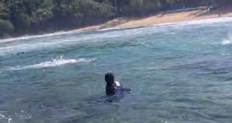 Santri Terseret ombak Outing Class Santri Kediri Berujung Insiden di Pantai Pangi Blitar, Satu Santri Masih Dicari
