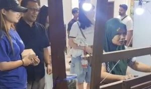 Kesan Mahasiswa Taiwan Melihat Produksi Tenun Ikat Kediri, Keren dan menarik!