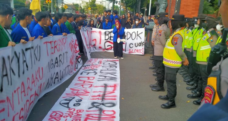 IMG-20260702-WA0023 Ratusan Mahasiswa Kediri Demo di Kantor Pemkab, Soroti Empat Isu Strategis Daerah
