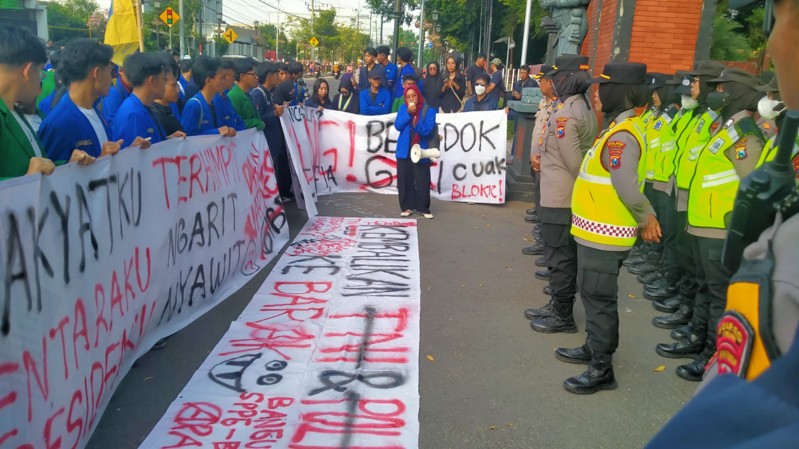 Ratusan Mahasiswa Kediri Demo di Kantor Pemkab, Soroti Empat Isu Strategis Daerah