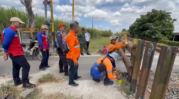 Demi Keselamatan, Perlintasan Liar Jalur Kereta Api di Kediri Ditutup