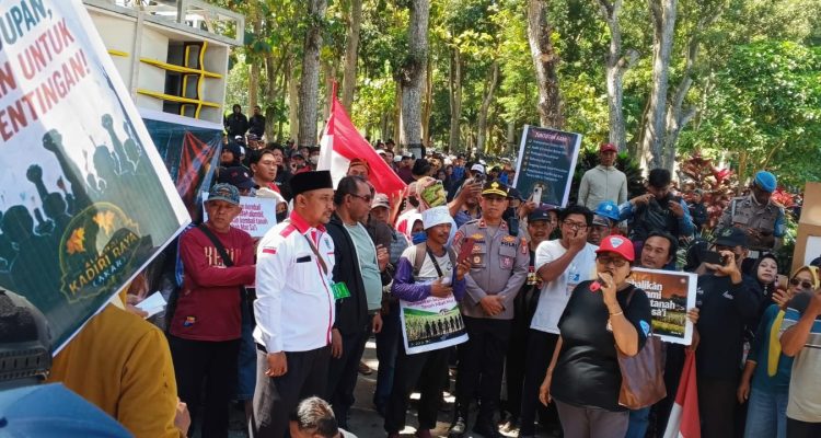 IMG-20260723-WA0032 Ratusan Warga dari 12 Desa di Kediri Datangi Kebun Dhoho, Tuntut Status HGU