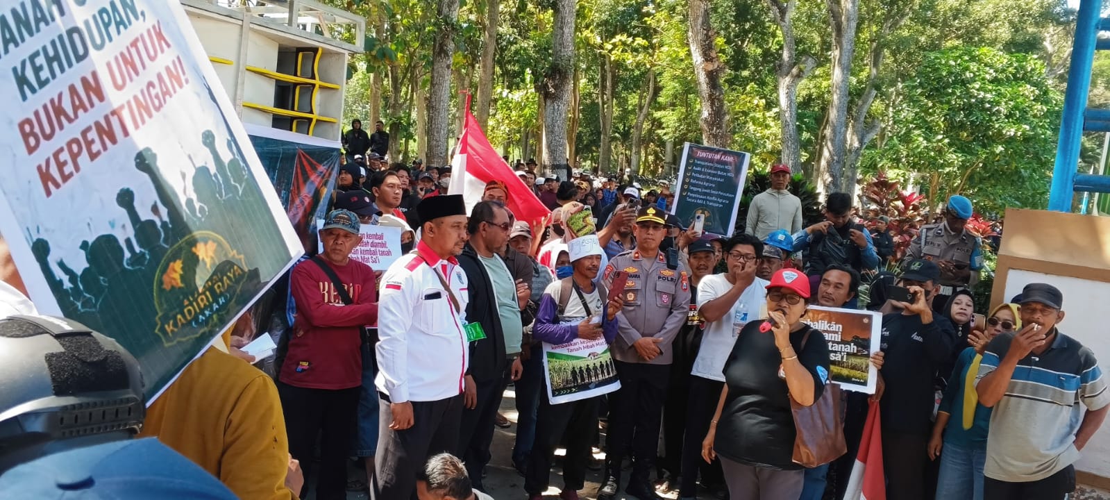 Ratusan Warga dari 12 Desa di Kediri Datangi Kebun Dhoho, Tuntut Status HGU