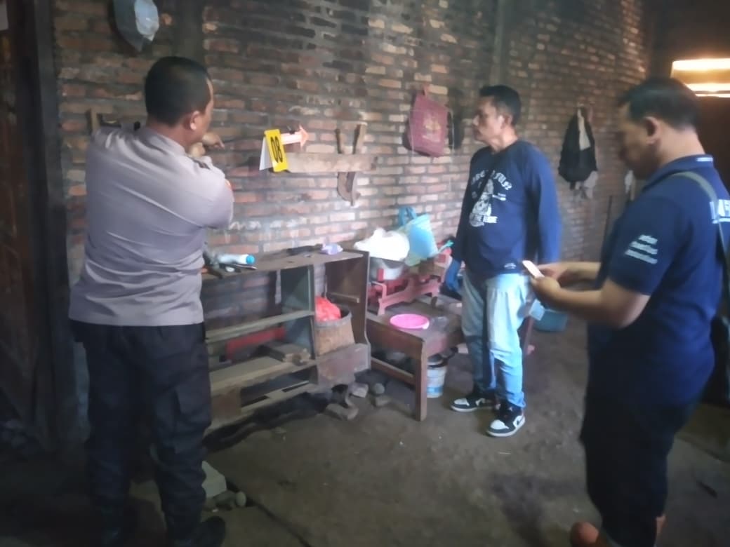 Sengketa Saluran Air Berdarah, Pria di Kediri Diduga Bacok Ibu dan Anak Tetangga