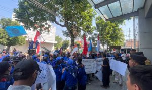 Wadir RS Aura Syifa Kediri di PHK, Ratusan Pekerja Kesehatan Protes
