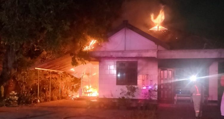 Kebakaran rumah di Jombang Kebakaran Menghanguskan Rumah Nenek 60 Tahun di Jombang, Kerugian Rp350 Juta