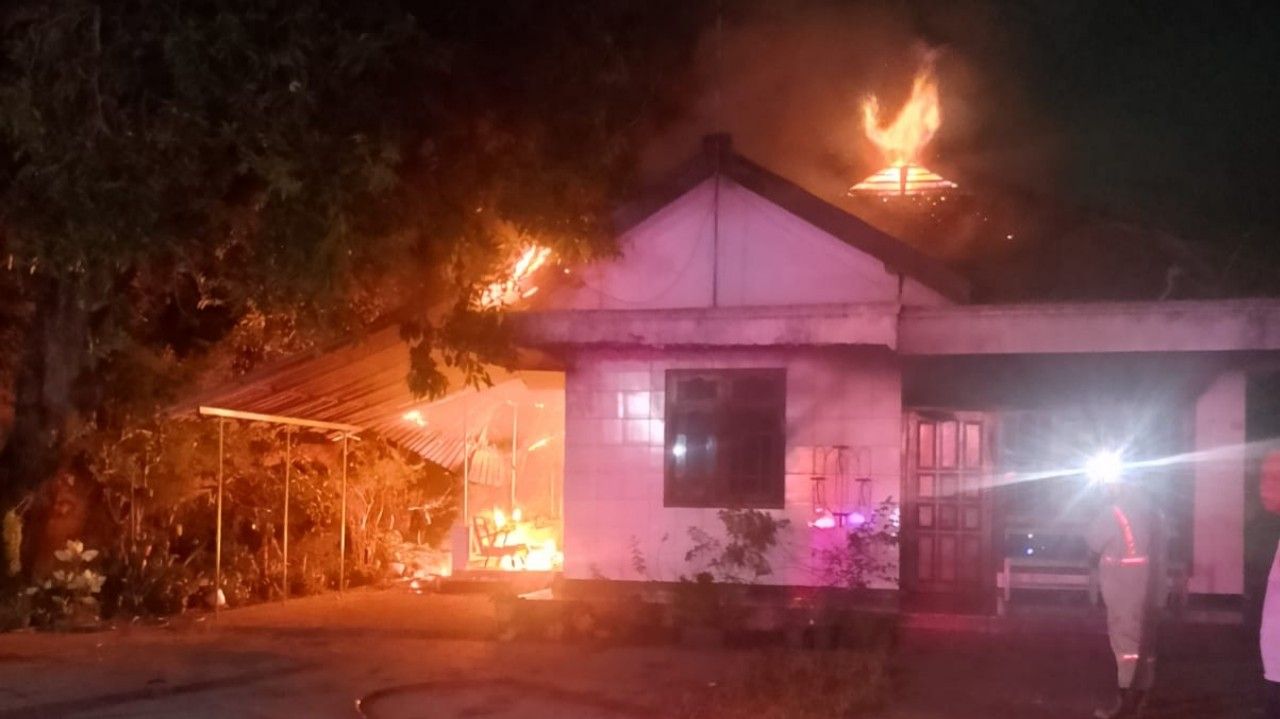 Kebakaran Menghanguskan Rumah Nenek 60 Tahun di Jombang, Kerugian Rp350 Juta