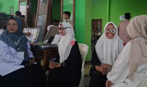 Refraksi Mata 750 Santri Penghafal Al-Quran di Jombang dan Pemberian Kacamata Gratis