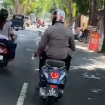 Disorot! Oknum Polisi Diduga Asyik Merokok di Atas Motor Diduga Milik ASN Kejaksaan Tuban