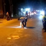Polisi olah TKP laka maut Tragis! Pemotor di Jombang Tewas Tabrak Combine Harvester Dimuat Truk