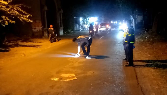 Tragis! Pemotor di Jombang Tewas Tabrak Combine Harvester Dimuat Truk
