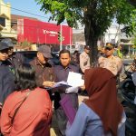Sidang PS Hakim Kota Kediri Sidang Sengketa Lahan Penjual Rujak di Kediri: Hakim Cek Lokasi, Kuasa Hukum Keberatan Ini