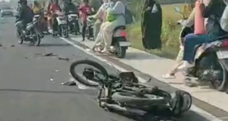 Tabrakan motor Tabrakan Motor di Jalan Raya Kesamben Jombang: Kakek Meninggal, Pelajar Luka-luka